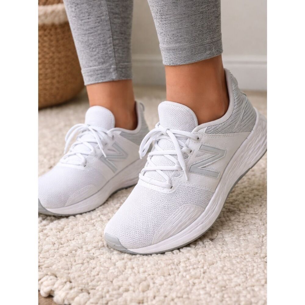 New Balance Fresh Foam Roav White Sneakers Size 8 Wide Like New